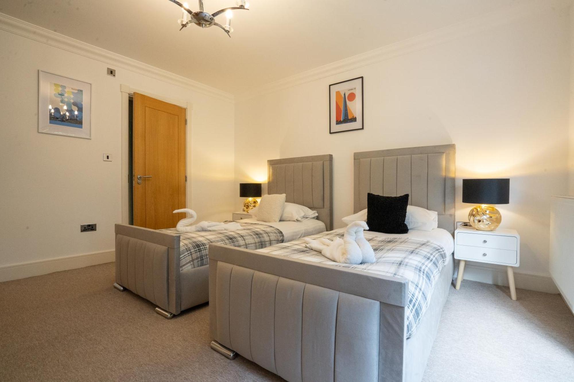 Marston Green Emirates House, Luxe 5 Bed, With King Sized Beds, Next To Aiport & Nec, Jlr 5 Minsヴィラ エクステリア 写真