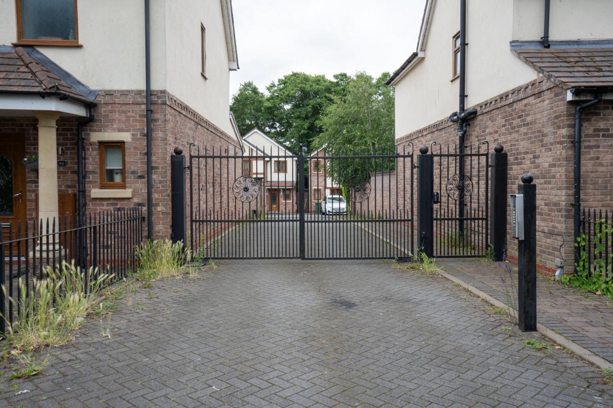 Marston Green Emirates House, Luxe 5 Bed, With King Sized Beds, Next To Aiport & Nec, Jlr 5 Minsヴィラ エクステリア 写真